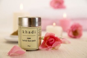 Khadi – Różana maseczka do twarzy – 50g