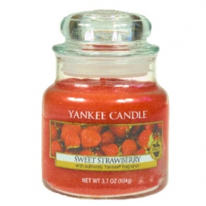 Yankee Candle – Mały słoik Sweet Strawberry – 104g